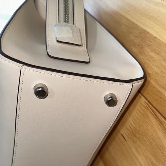 Coach NWOT Beige Satchel Bag Missing Crossbody Strap - Picture 7 of 11